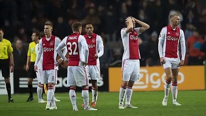 在足球比赛 在足球比赛